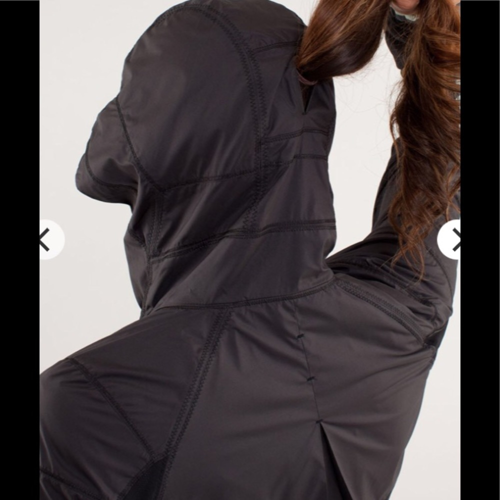 NWOT Lululemon Run: Get Up And Glow Jacket *Reflective 360 Sea Stripe Mint/Black - Picture 5 of 12